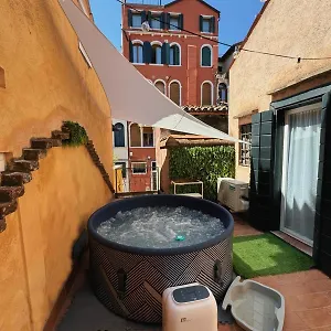 https://suite-rav-san-marco-with-pool.hotelinveneto.com