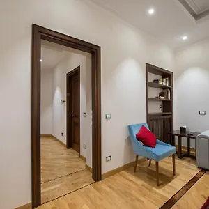 Apartment 900, Rom